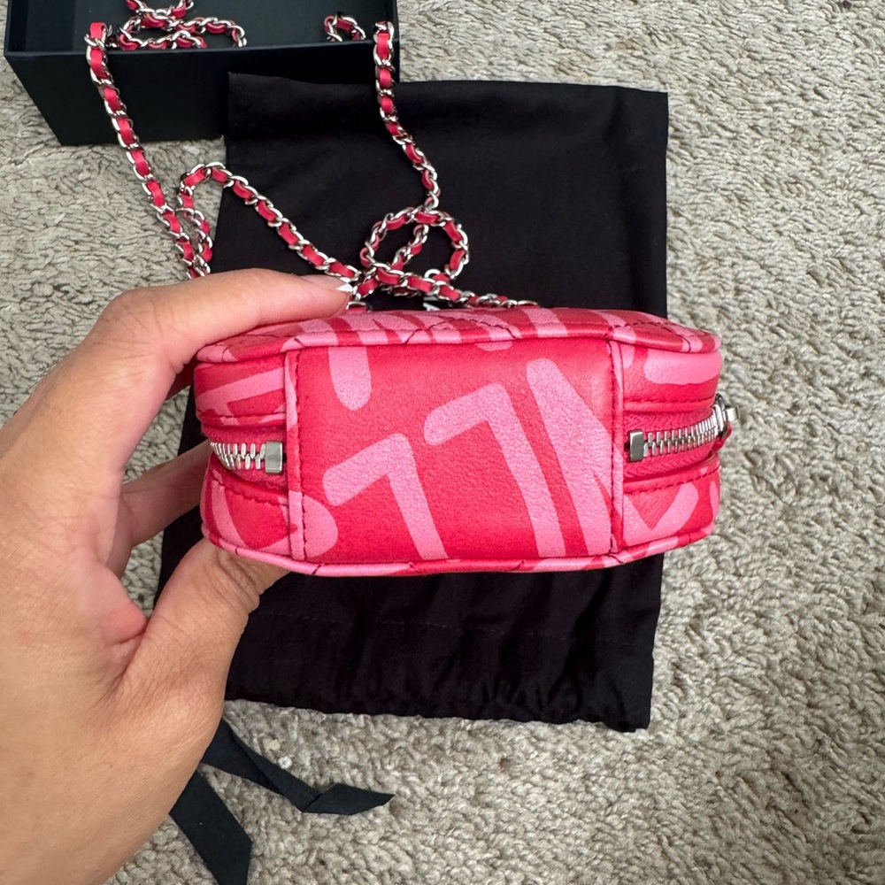 Chanel Phone Holder With Chain - Picture 4 of 7